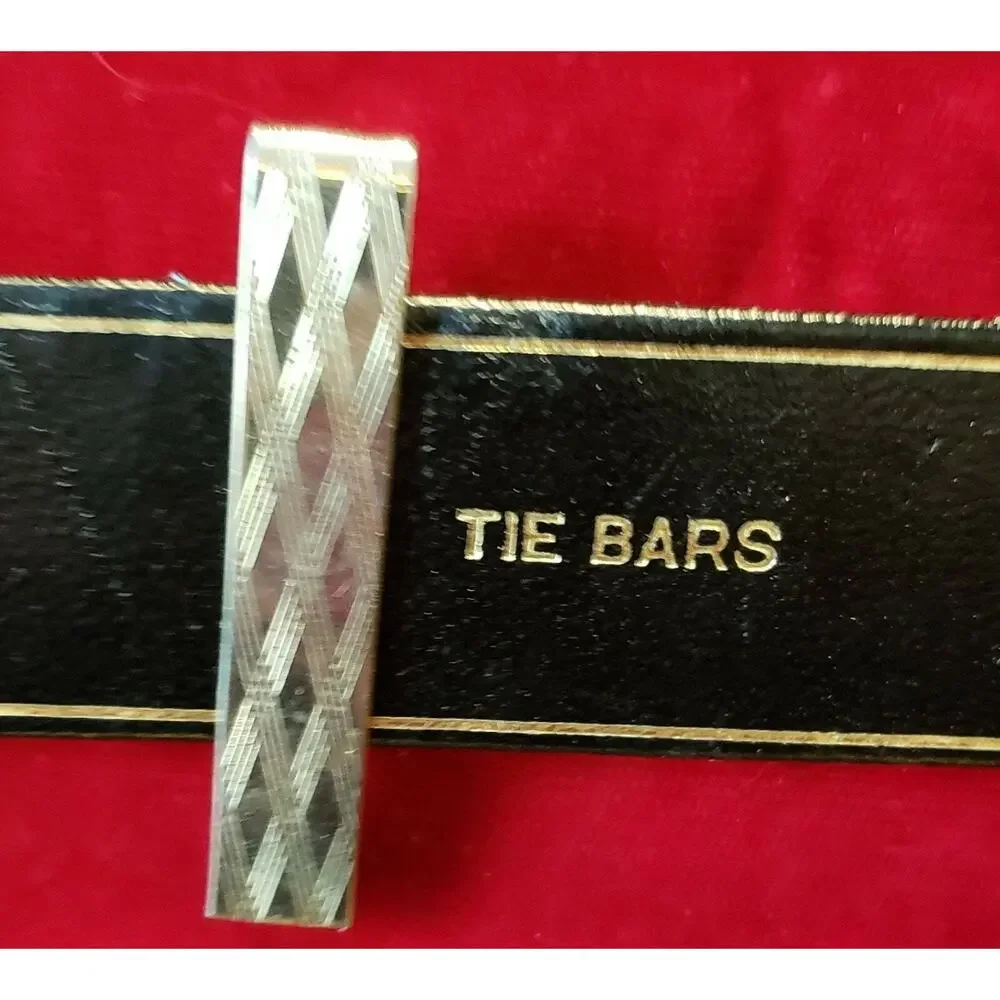 Vintage Diamond Patterned Tie Clip Mid-Century Gold‎ Tone Tie Bar cl-